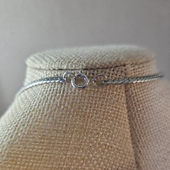 Vintage Silver-toned Bib Style Necklace with Marquis Crystal Accents - Picture 5 of 5